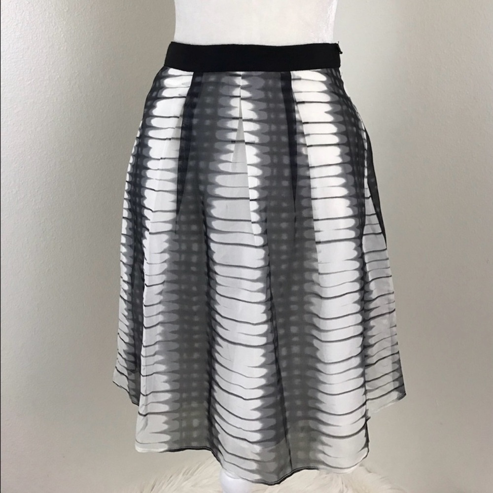Club Monaco 100% silk a line print skirt